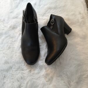 Croft & Barrow women's dressy black short ankle boots Ortholite insole Sz 9.5